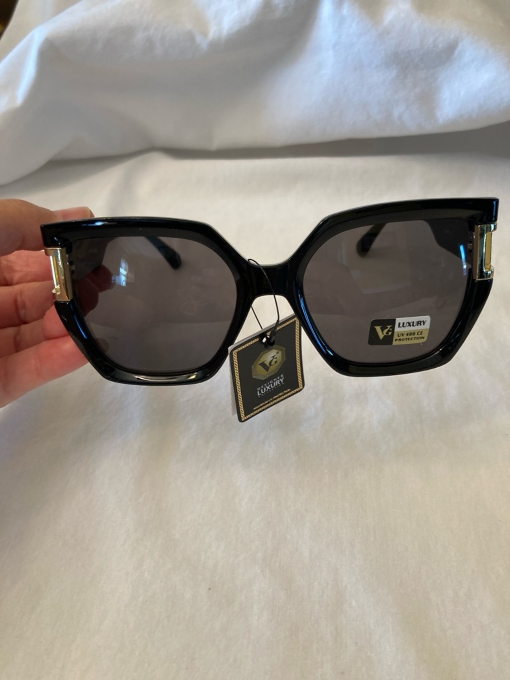 VG Designer Luxury Women's Black Frame Sunglasses with black lenses NWT